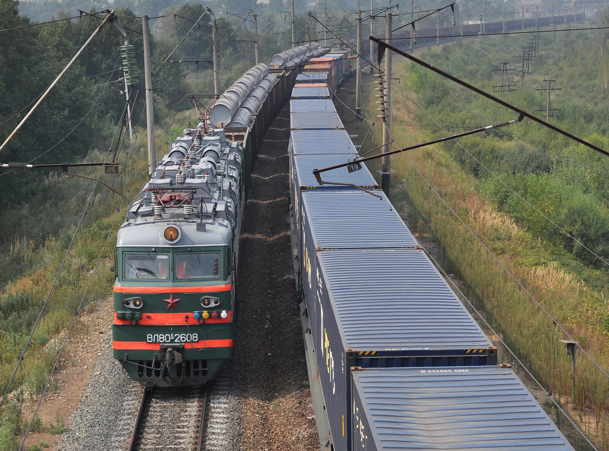 фото грузового поезда на железной дороге