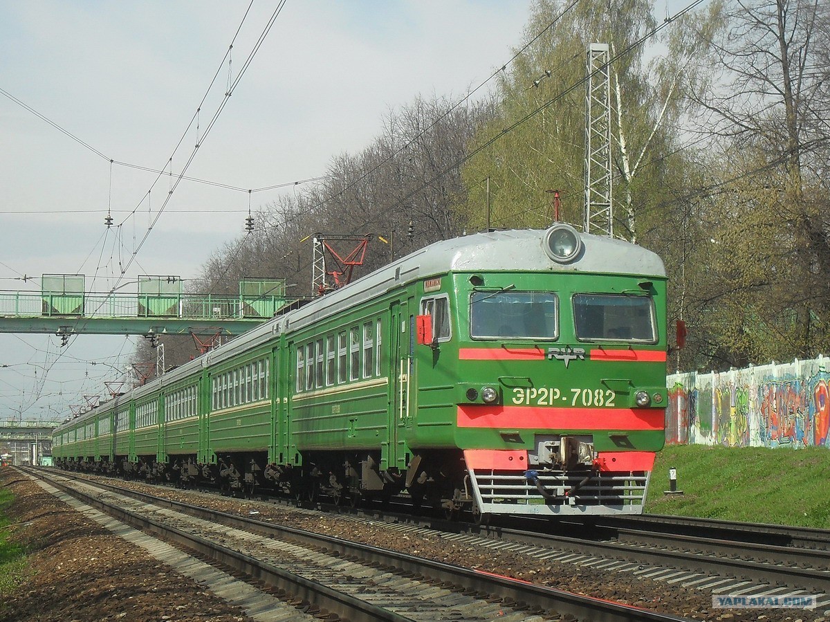 Картинка зеленый поезд