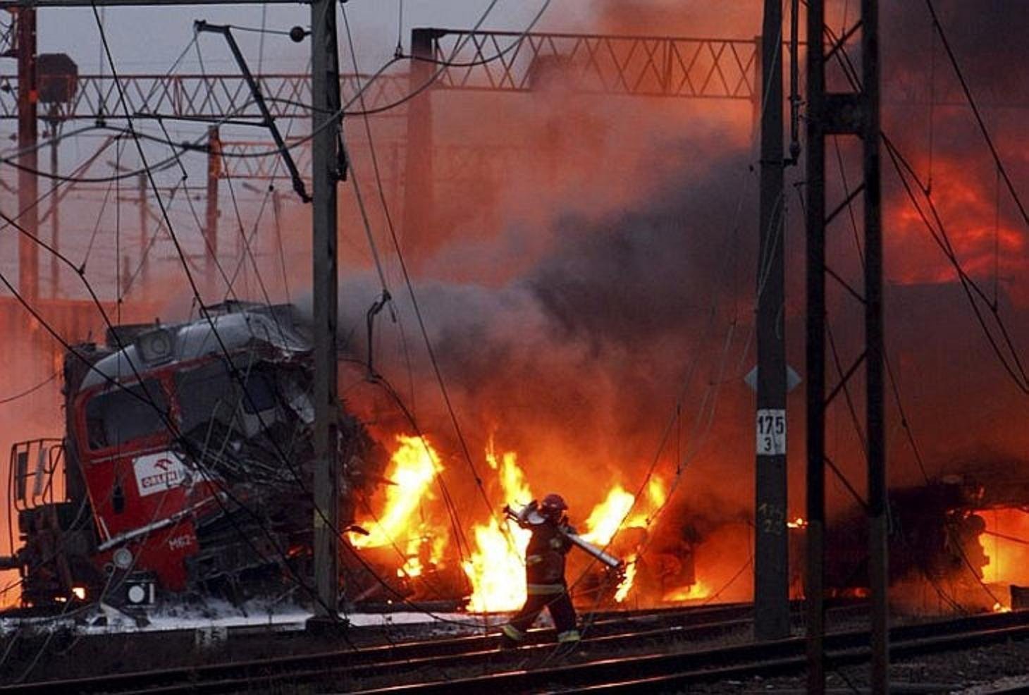 Пожар в вагоне пассажирского. Взрыв цистерн с нефтепродуктами в Польше. Пожары на Железнодорожном транспорте.
