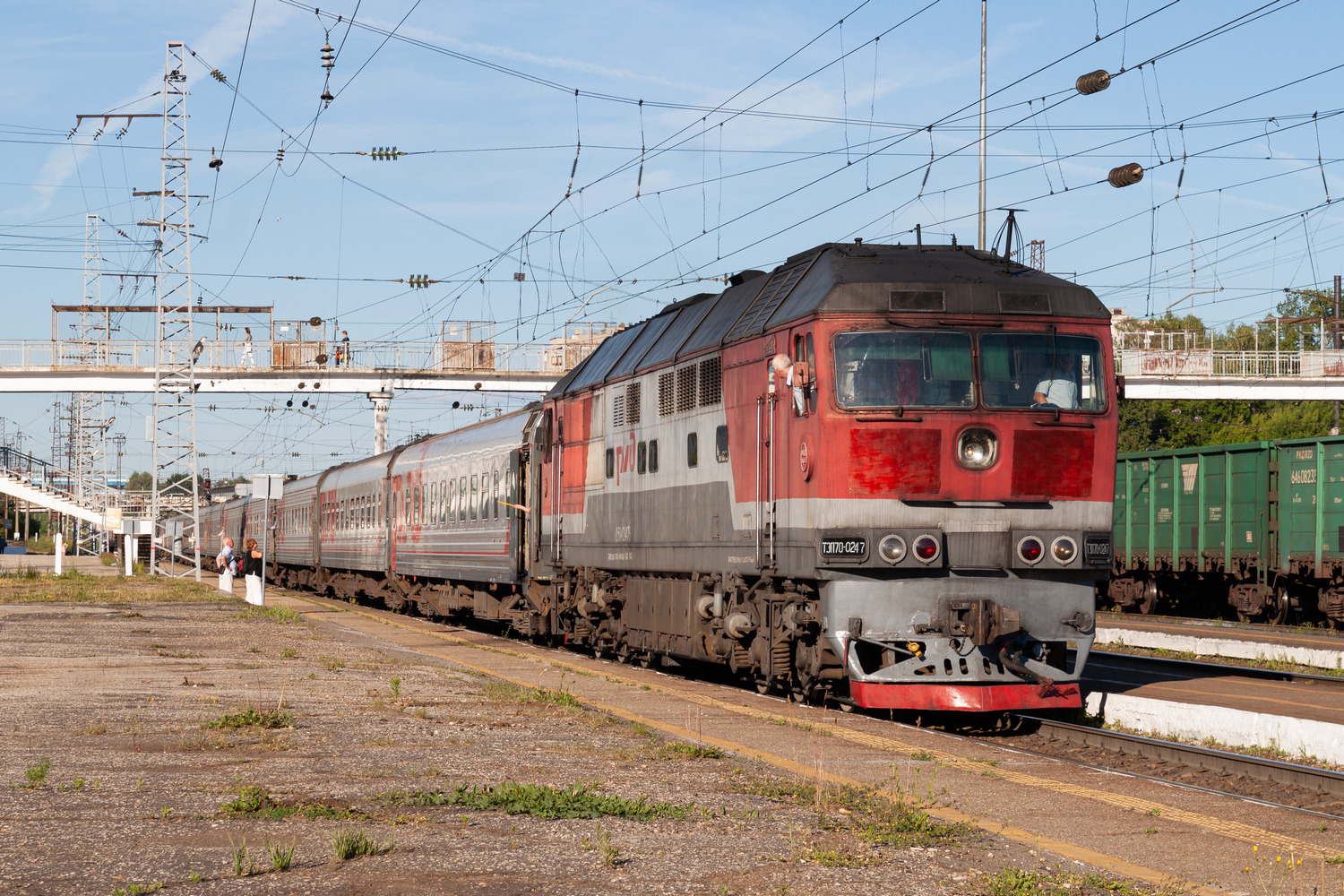 Поезд с уфы санкт петербург. Тэп70-0247. ТЧЭ-14 Санкт-Петербург-Варшавский. Поезд фото.