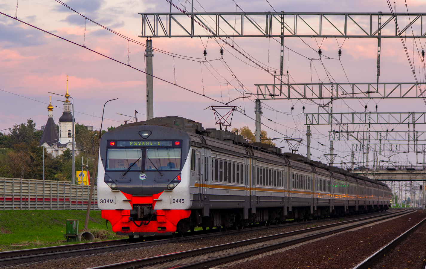 Электрички люберцы москва казанская. Локомотив эд4м. Эд4м 0445. Электровоз эд4м. Эд4 0001.