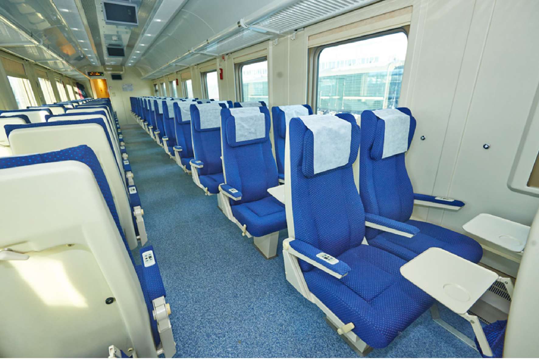 сидячий вагон в поезде белгород санкт петербург
