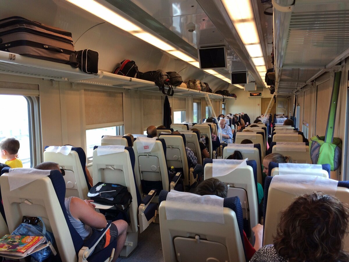 Сидячие места в поезде ржд фото москва