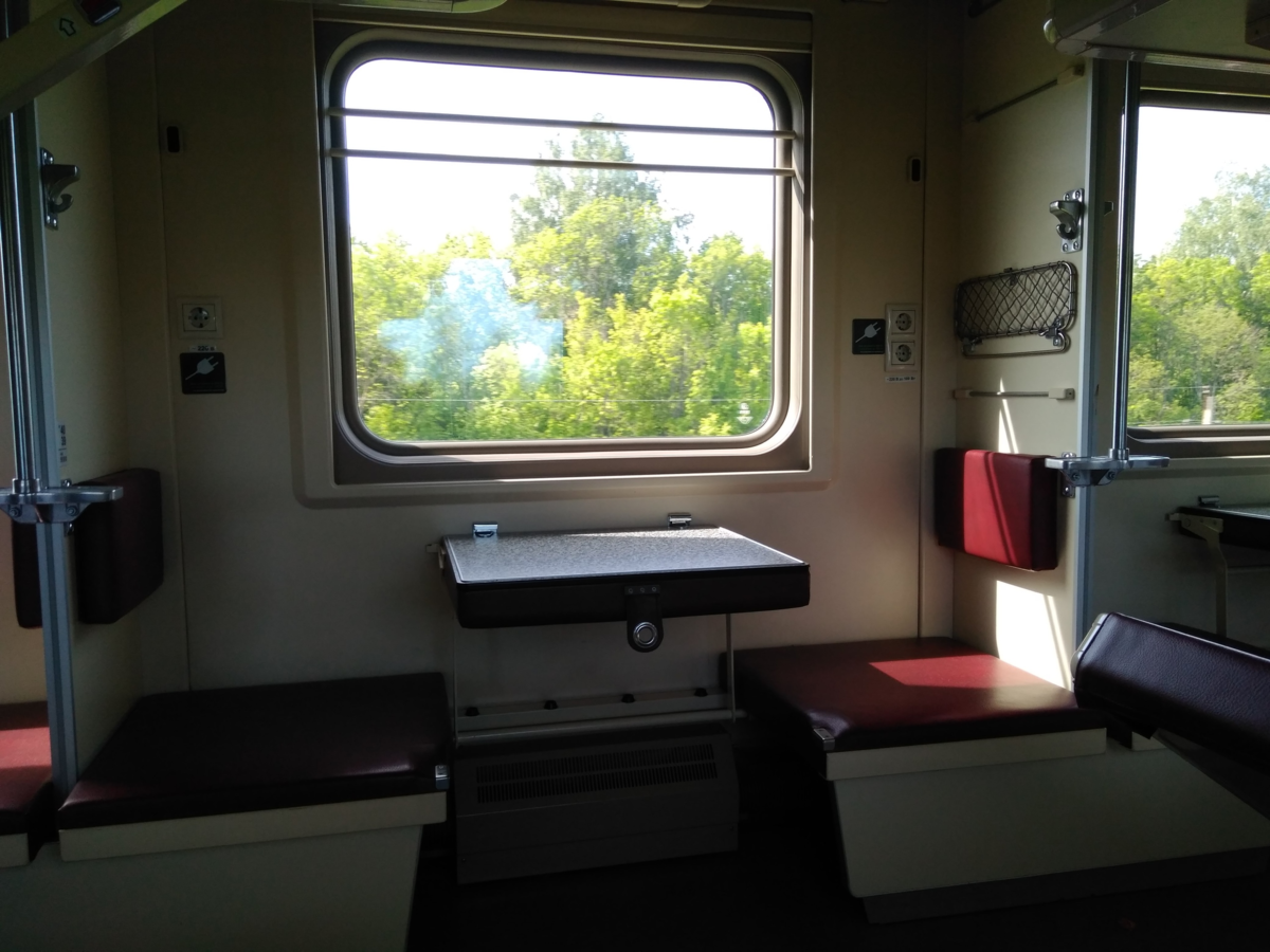 Фото плацкарта в поезде ржд боковые места