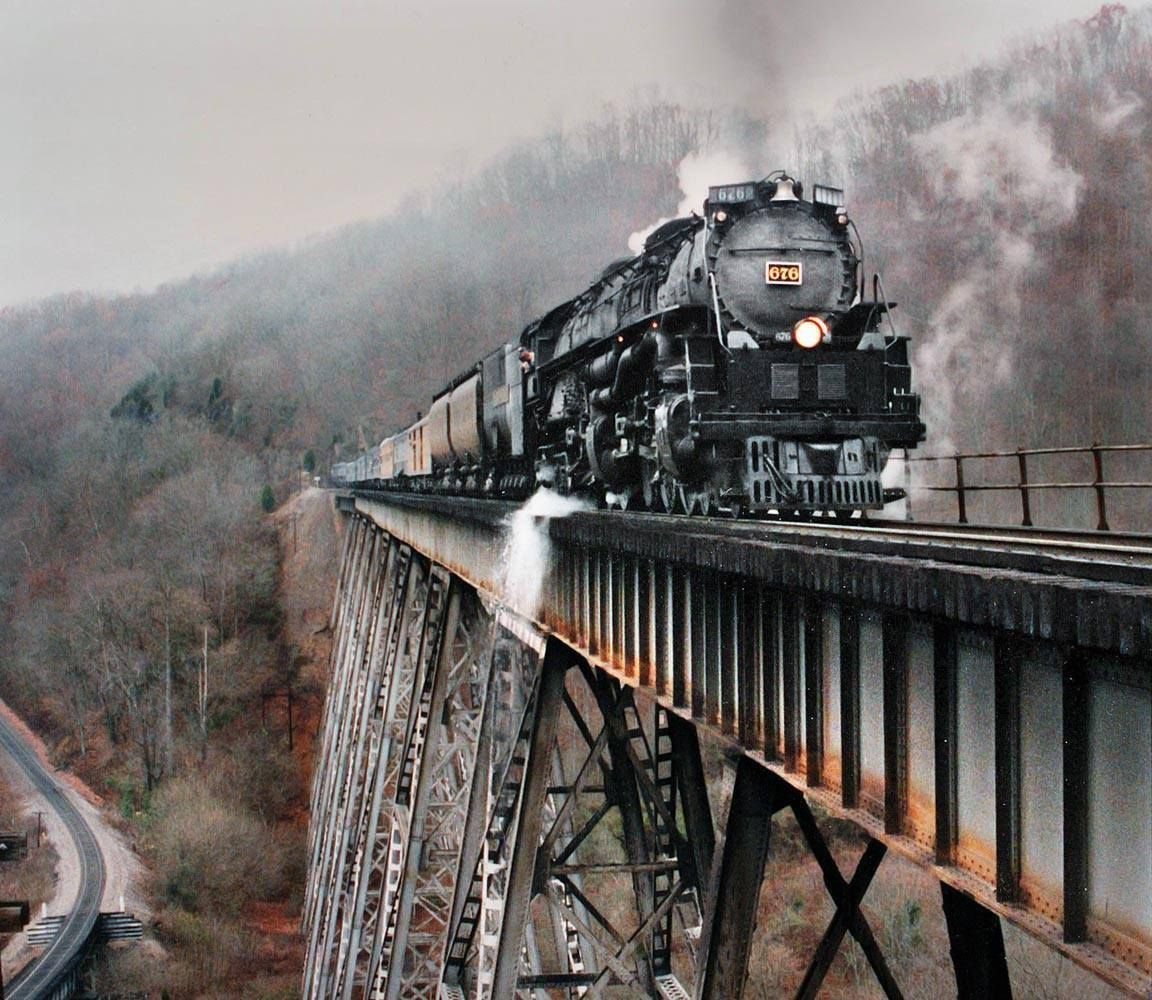 Поезд на мосту