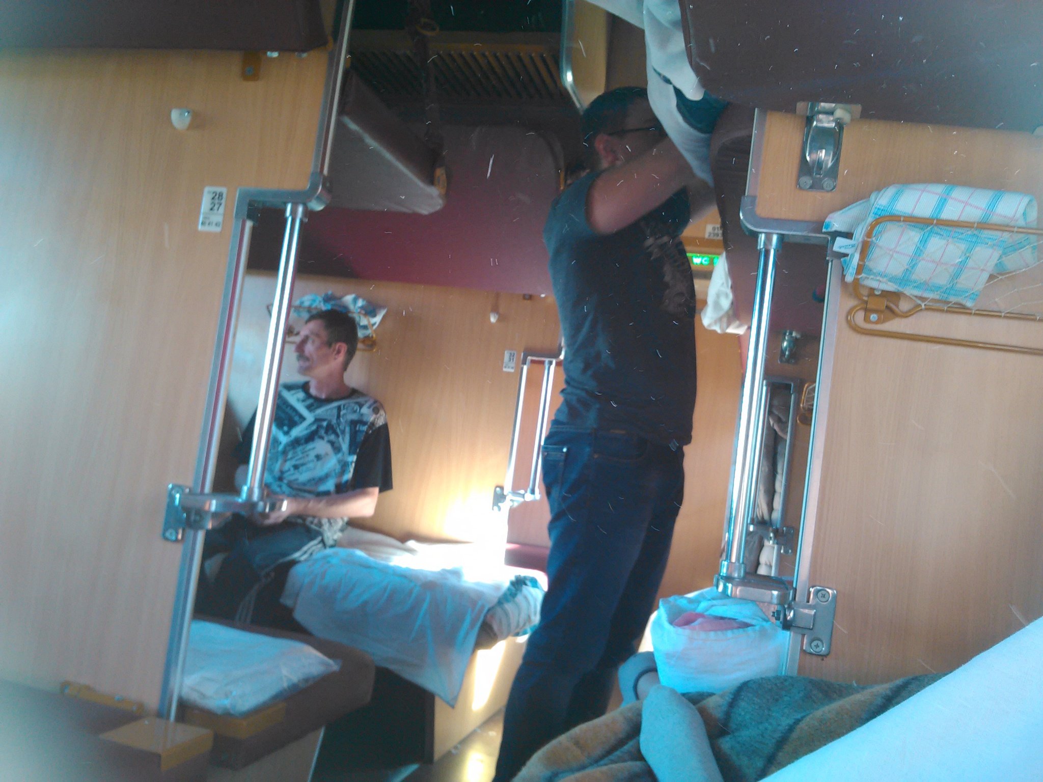 высота столика в поезде