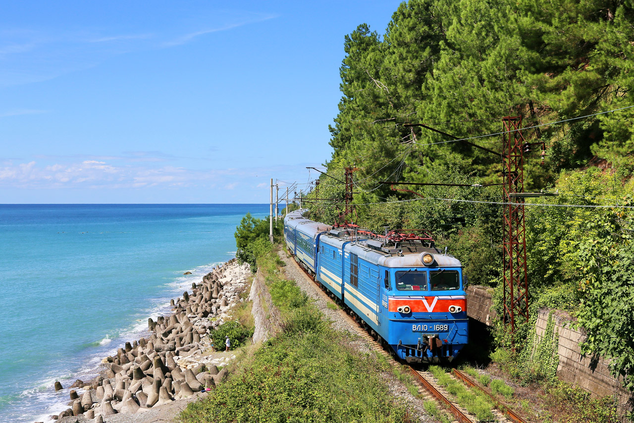 адлер железная дорога вдоль моря