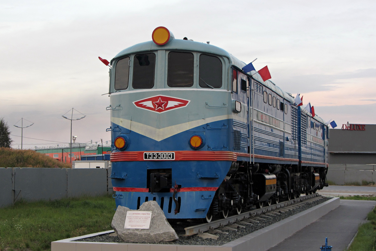 Тэ. Тэ3-3003. Депо Сургут тепловоз. Памятник первому поезду новый Уренгой. Грузовой тепловоз серии ТЭ-3 новый Уренгой.