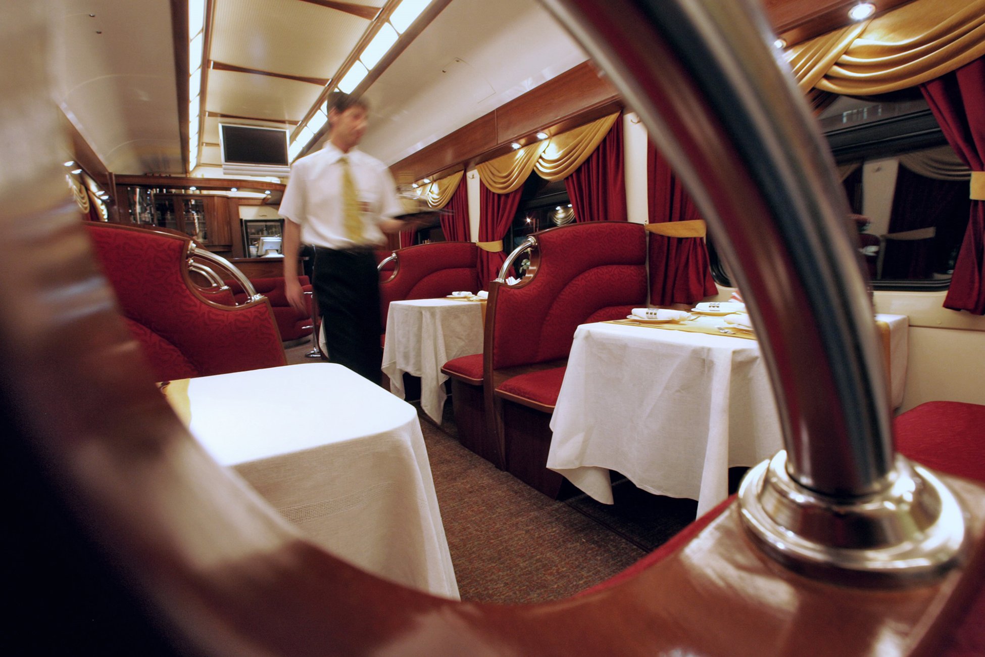 Поезд Гранд экспресс вагон ресторан