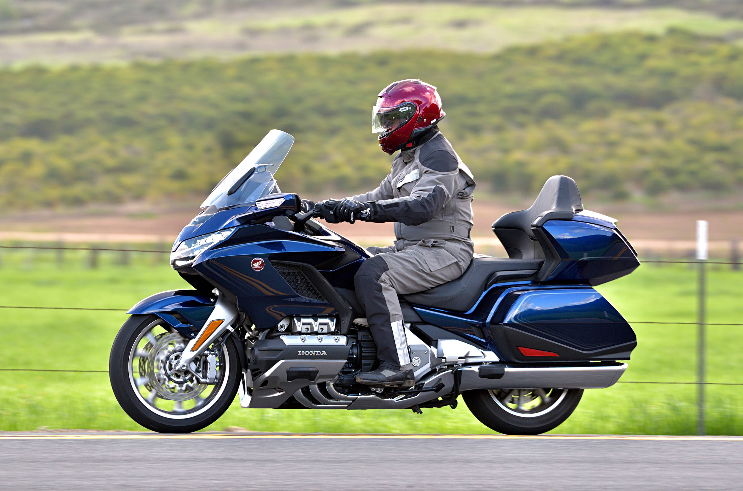 Мотоцикл турист. Honda Gold Wing Tour 2021. Honda Gold Wing Tour. Honda мотоцикл Турер. Honda Goldwing DCT.