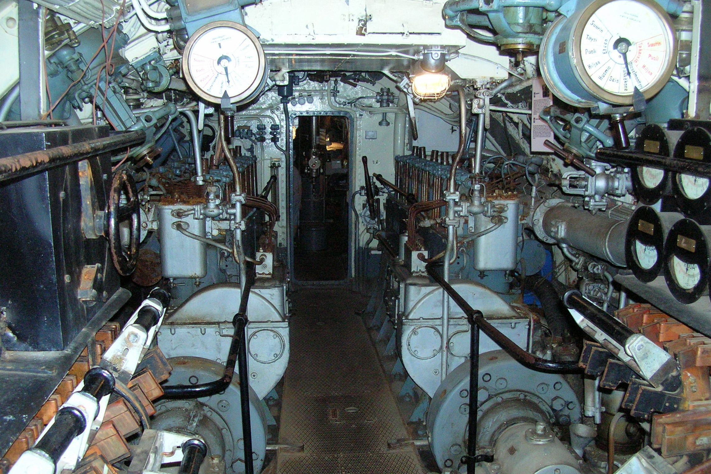 Сборка подводной лодки. Весикко подводная лодка. Внутри подводной лодки Малютка. Музей подводная лодка Весикко Суоменлинна. Внутри подводной лодки пр. 877.