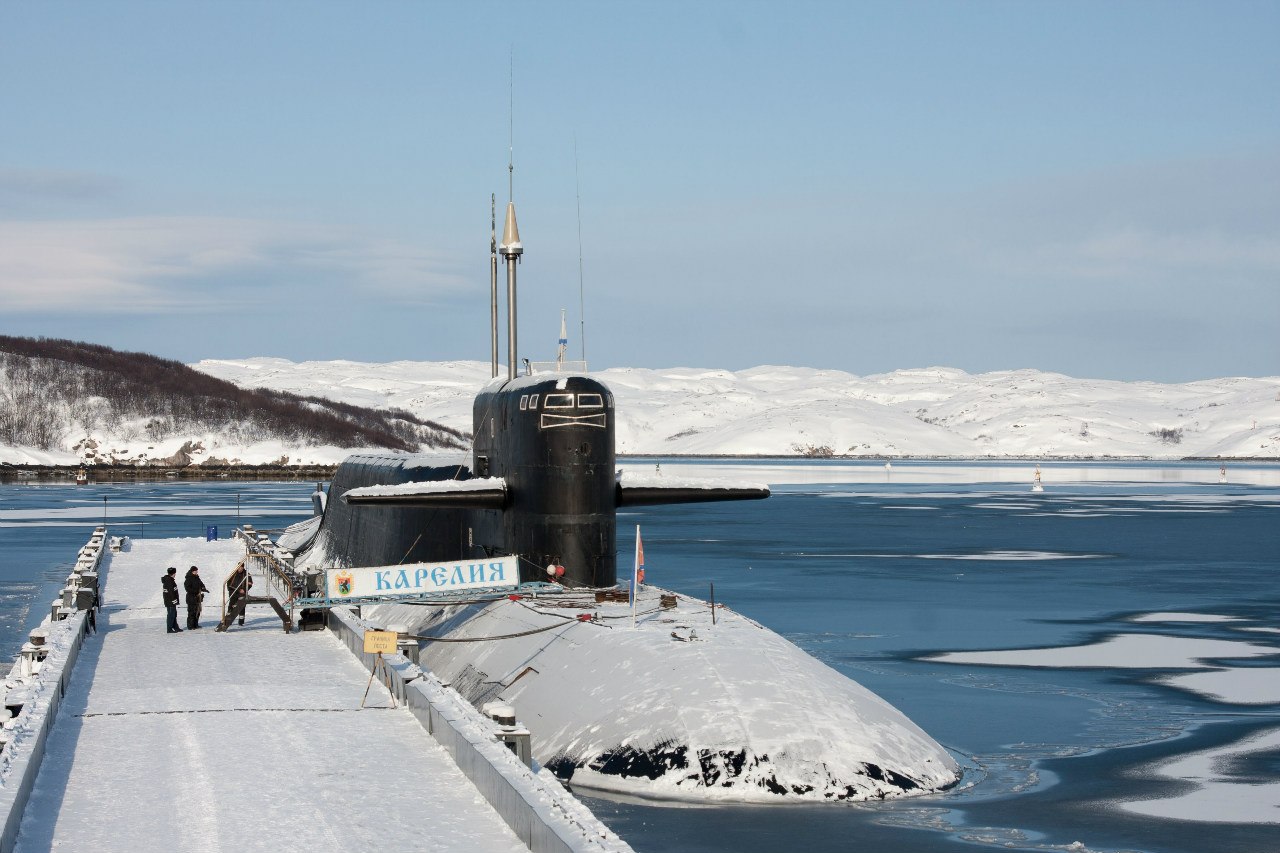 Байки северного флота. Подводные лодки проекта 667бдрм «Дельфин». Видяево база подводных лодок Северного флота. Атомная подводная лодка Видяево. База Гаджиево подводные лодки.