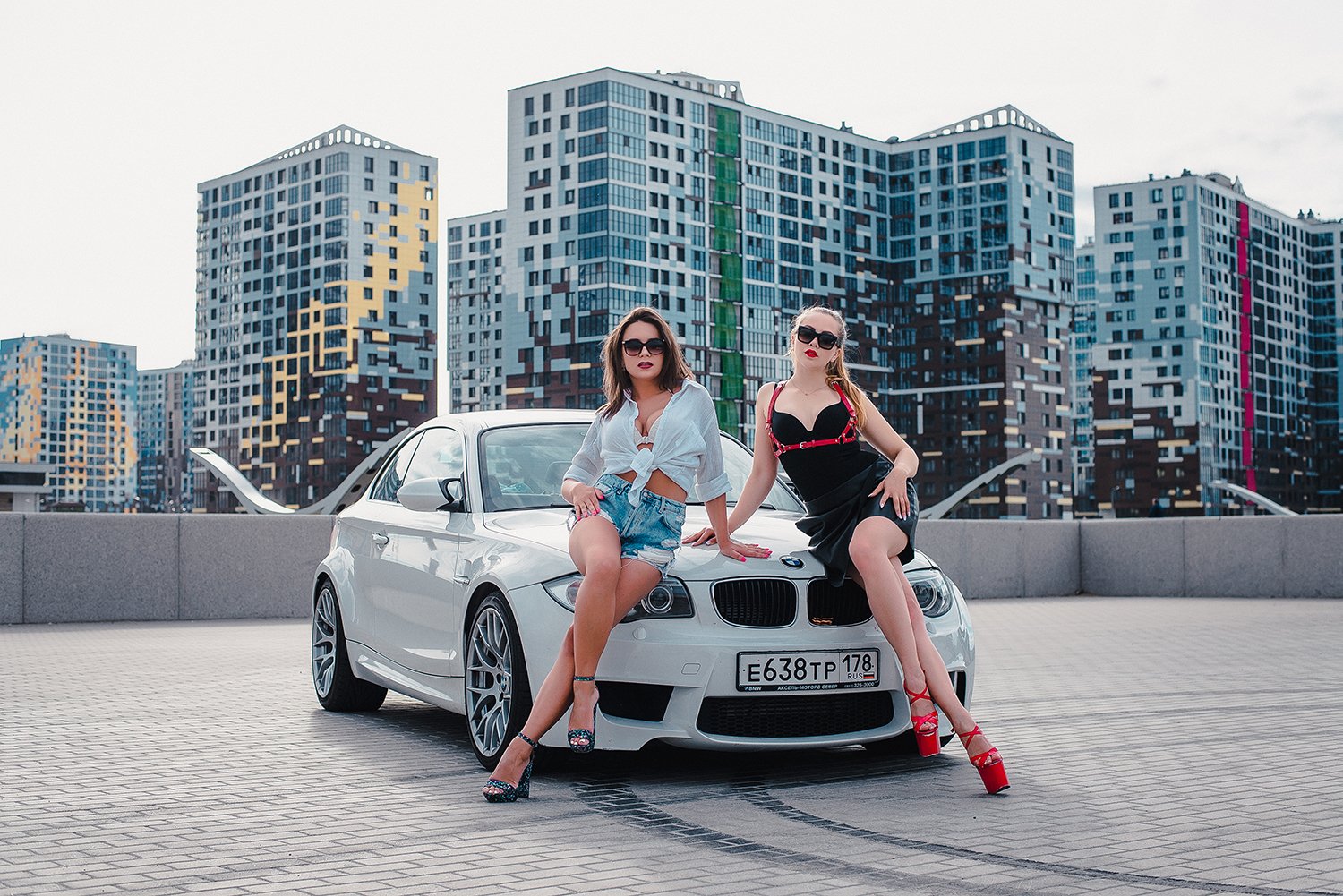 Машина мрз. Фотосессия с машиной. Фотосет с машиной. Красивые места в Москве для фотосессий автомобилей. Места для фотосессий в Москве.