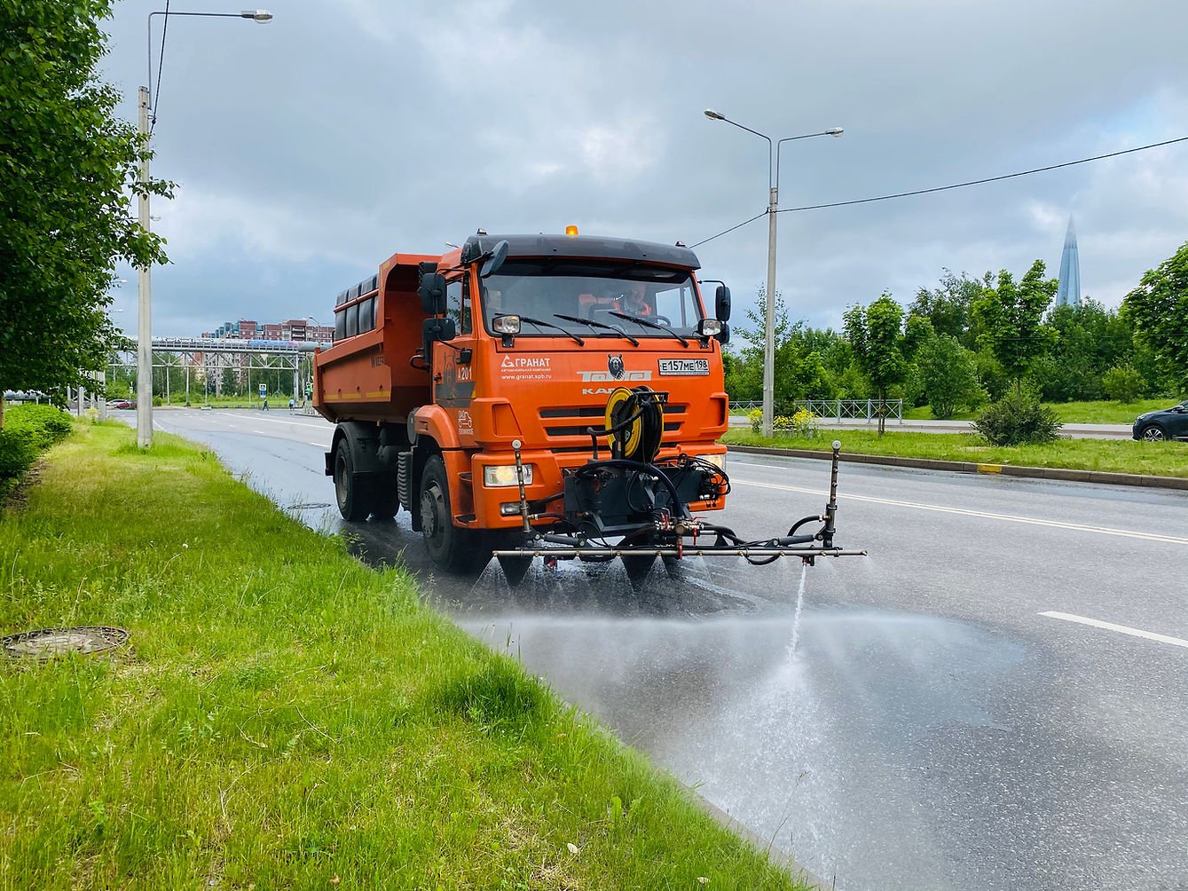 Поливальная машина. ЗИЛ 431610 поливомойка. КАМАЗ поливалка. КАМАЗ 12м3 поливомойка. Поливомоечная машина Урал Некст.