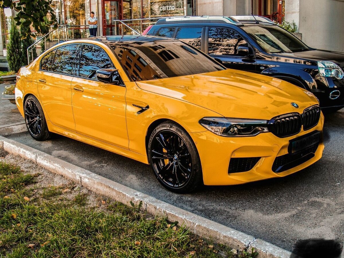 BMW m5 f90 Золотая