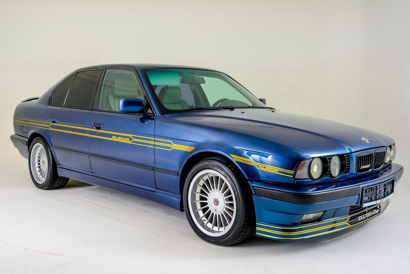 Бмв альпина. БМВ Alpina e34. BMW e34 Альпина. BMW e34 Alpina b10. BMW m5 e34 Alpina b10 Biturbo.