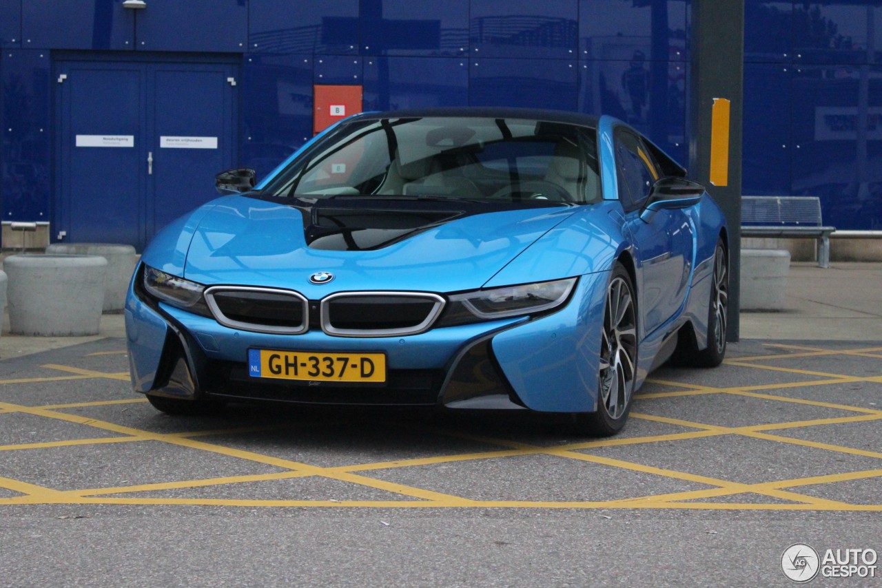 BMW i8 капот