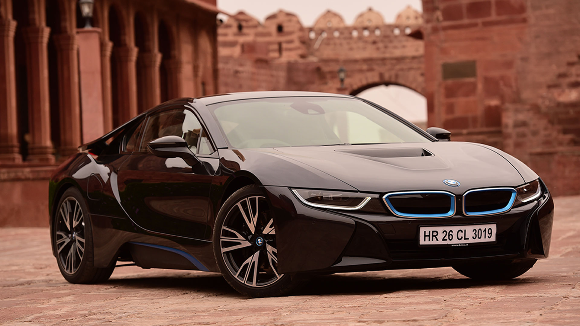 Бмв ае 8. BMW i8. БМВ i8 черная. BMW i8 2015 хамелеон. BMW 735i.