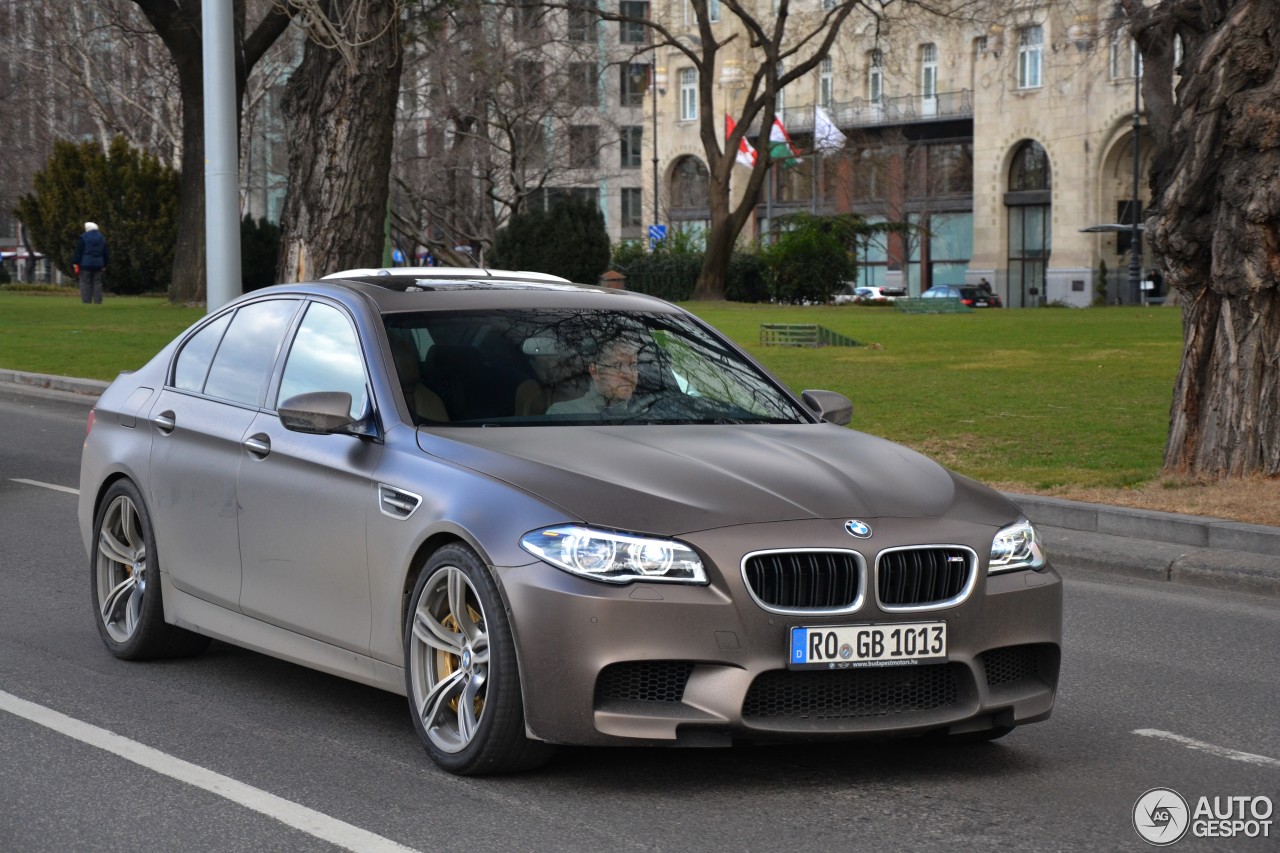 BMW f10 серебристая