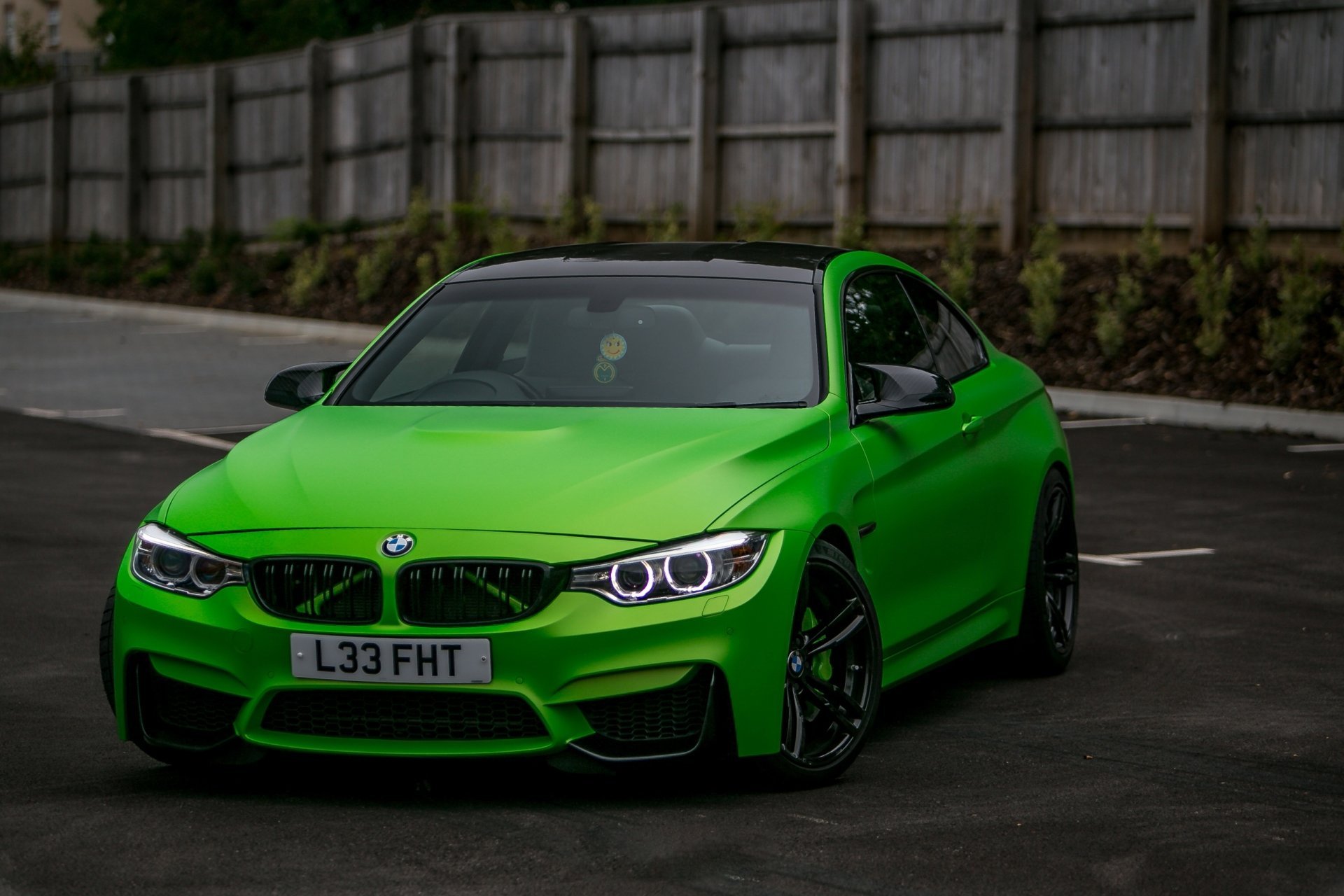 BMW m4 темно зеленая