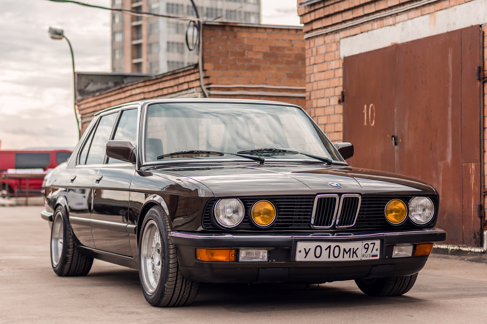 BMW e24 акула