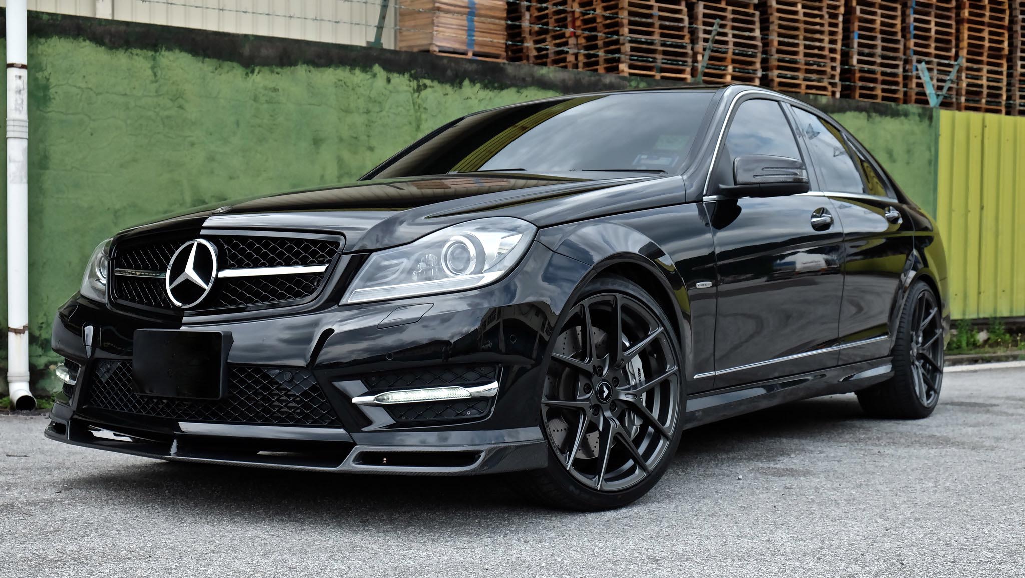 Фиолетовая c63 w204