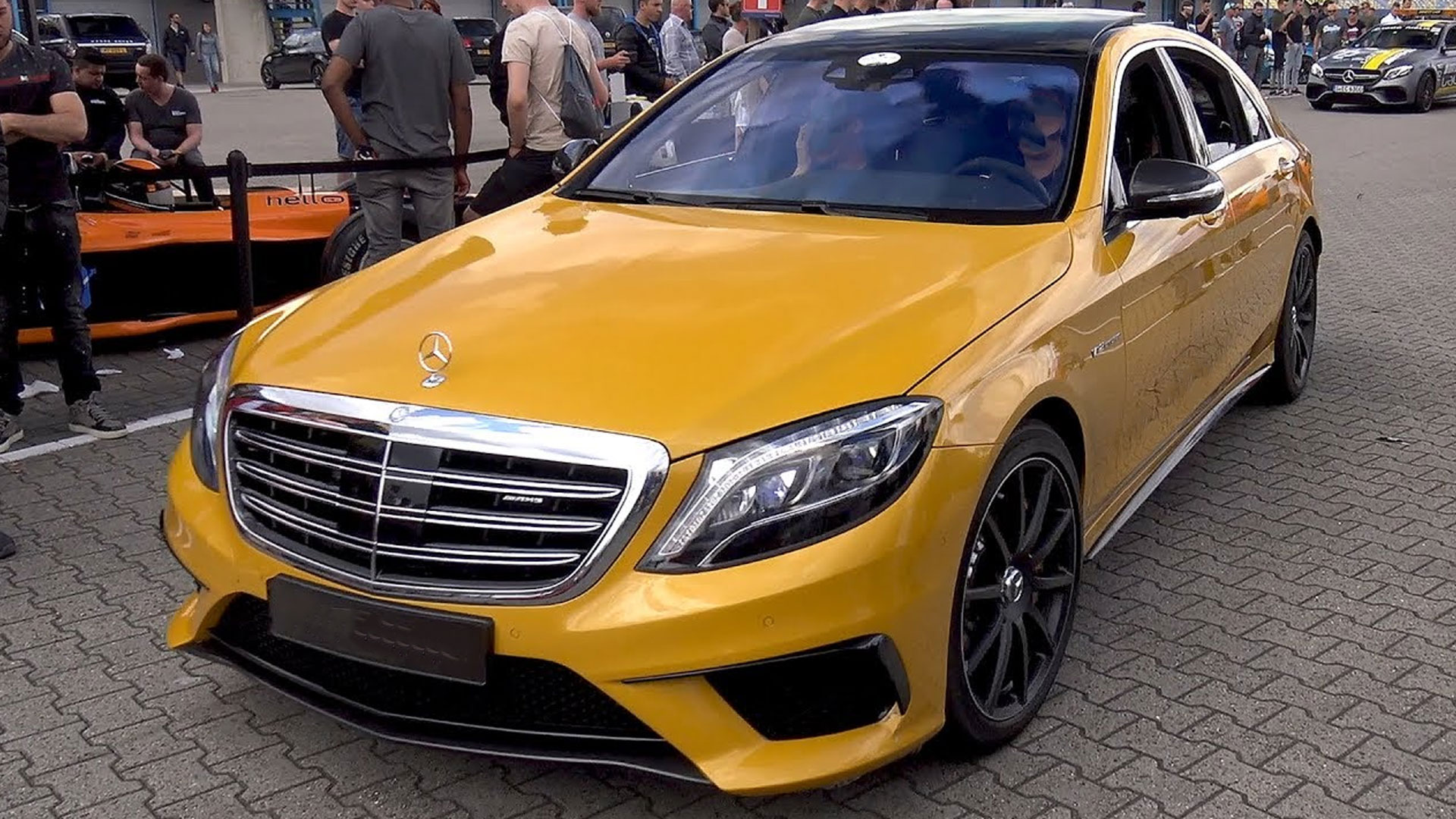 Mercedes Coupe AMG 63 Yellow