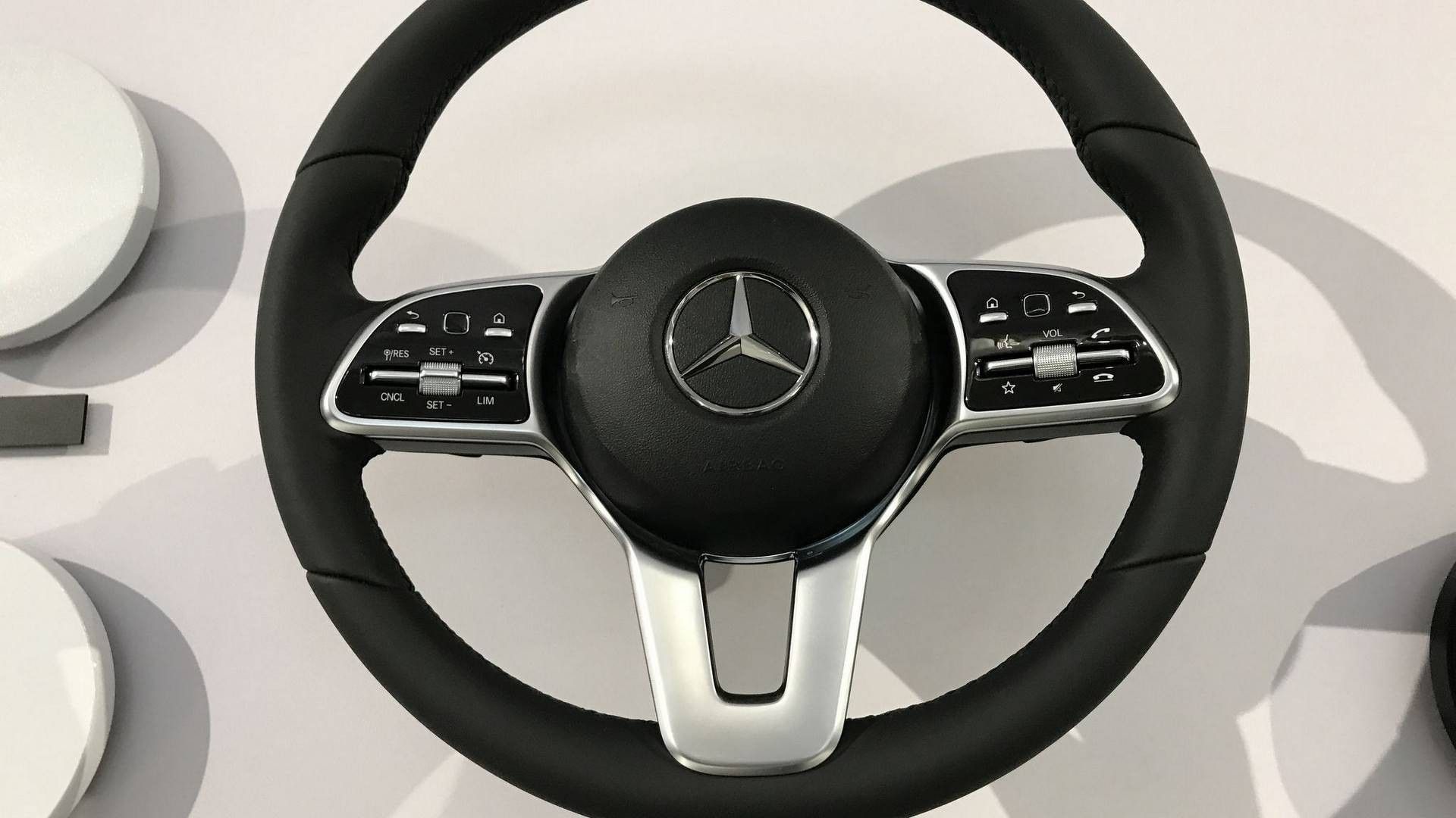 Руль мерседеса класс. Mercedes Benz w167 Steering Wheel. Руль Mercedes двухспицевый. Руль Mercedes w177. Руль Мерседес 2018.