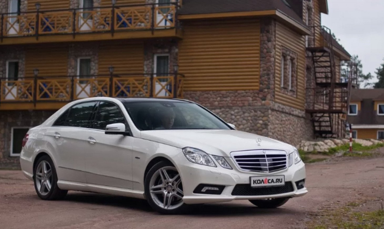 Мерседес е200. Мерседес Бенц е200. Мерседес-Бенц е200 2013. Mercedes Benz e200 2013. Мерседес-Бенц е200 2015.