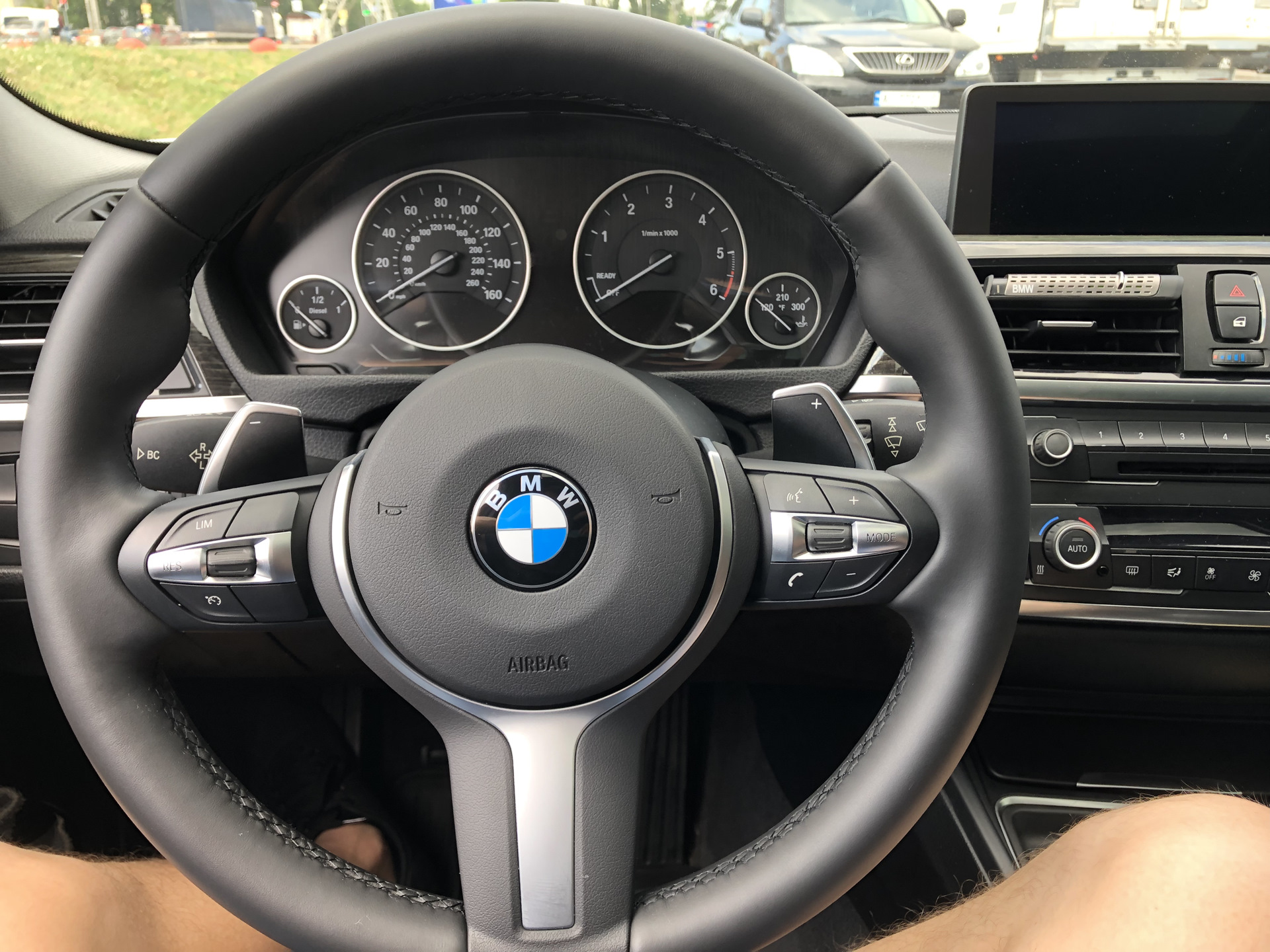 Рулевого bmw. Руль БМВ м3 f30. Руль БМВ м5 2021. БМВ м5 2020 руль. БМВ 3 2020 руль.