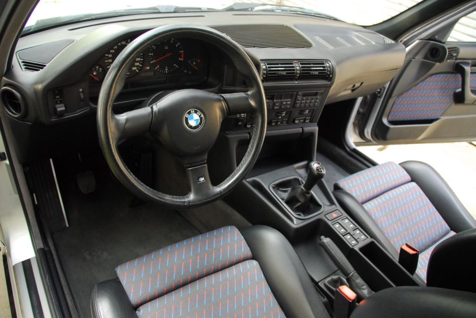 BMW m5 e34 салон