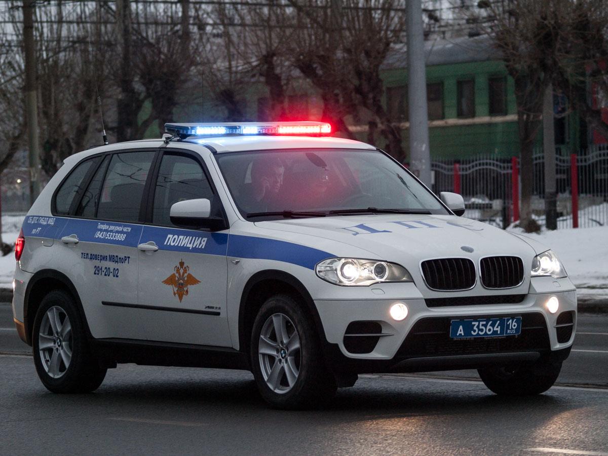 BMW м5 с мигалками