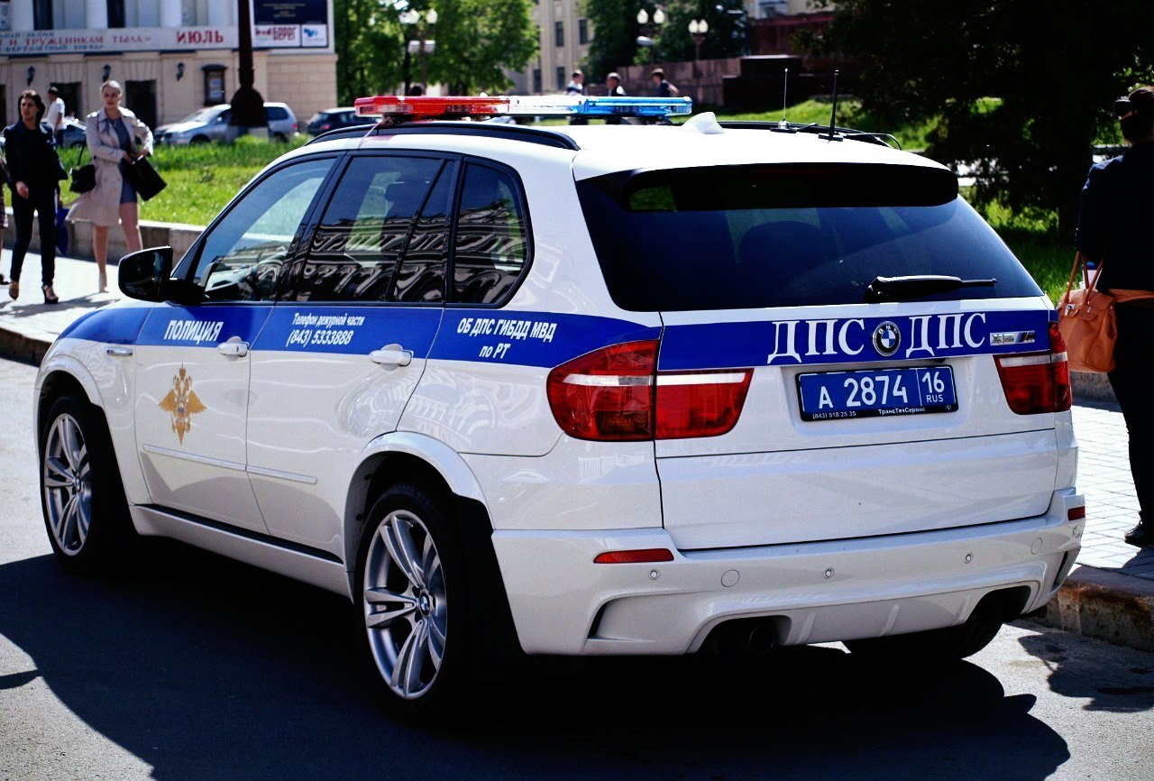 BMW м5 с мигалками