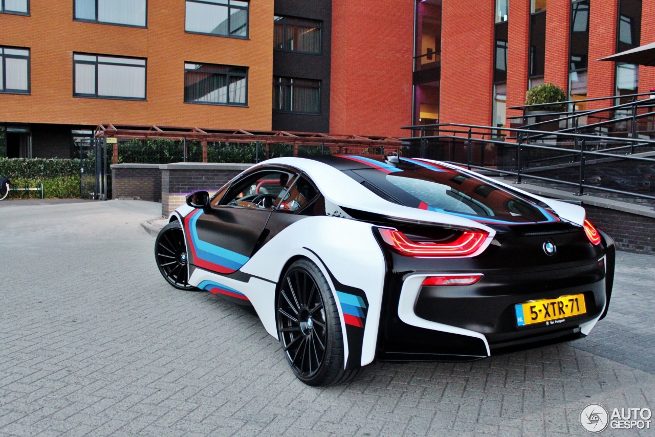 Спортивная BMW i8 черная