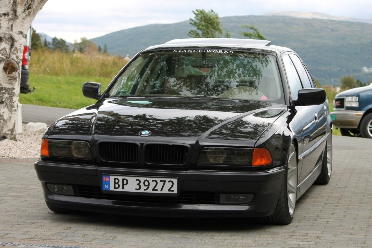 BMW e38 Black