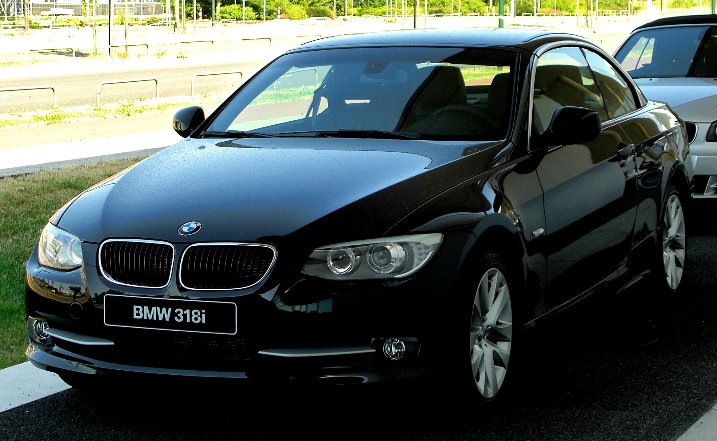 Bmw 318i. BMW 318i 2010. БМВ 318 2010. BMW 318i Coupe.