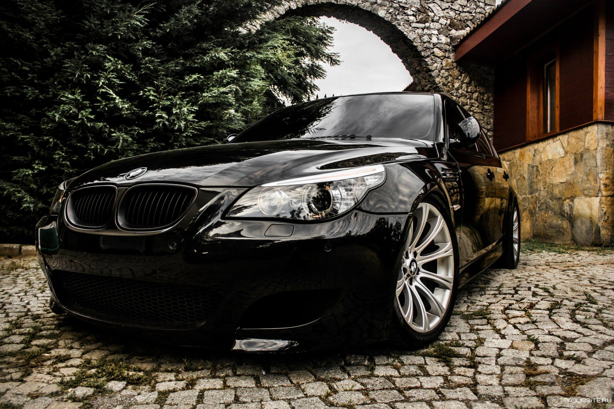 BMW e60 m5 chorni