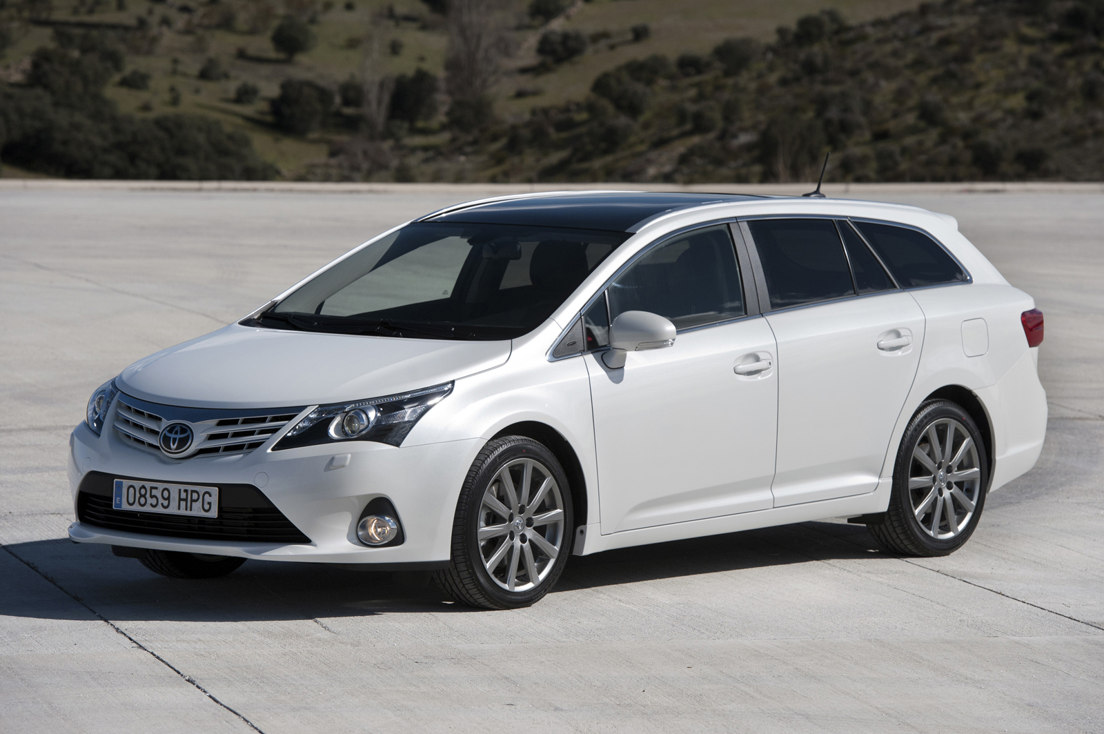 Toyota Avensis 2021 универсал