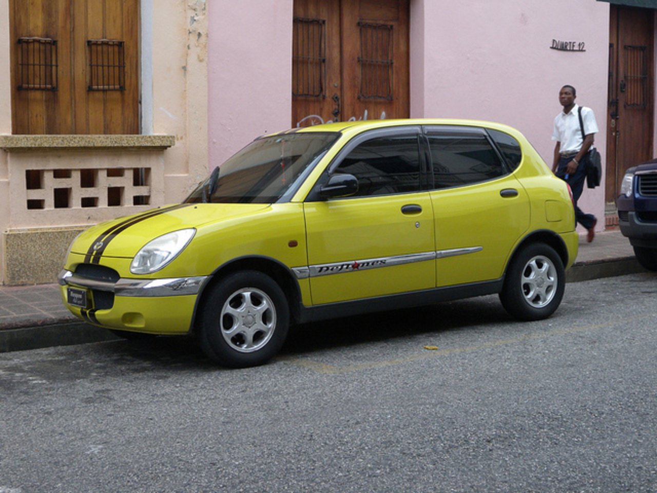 daihatsu sirion 1998