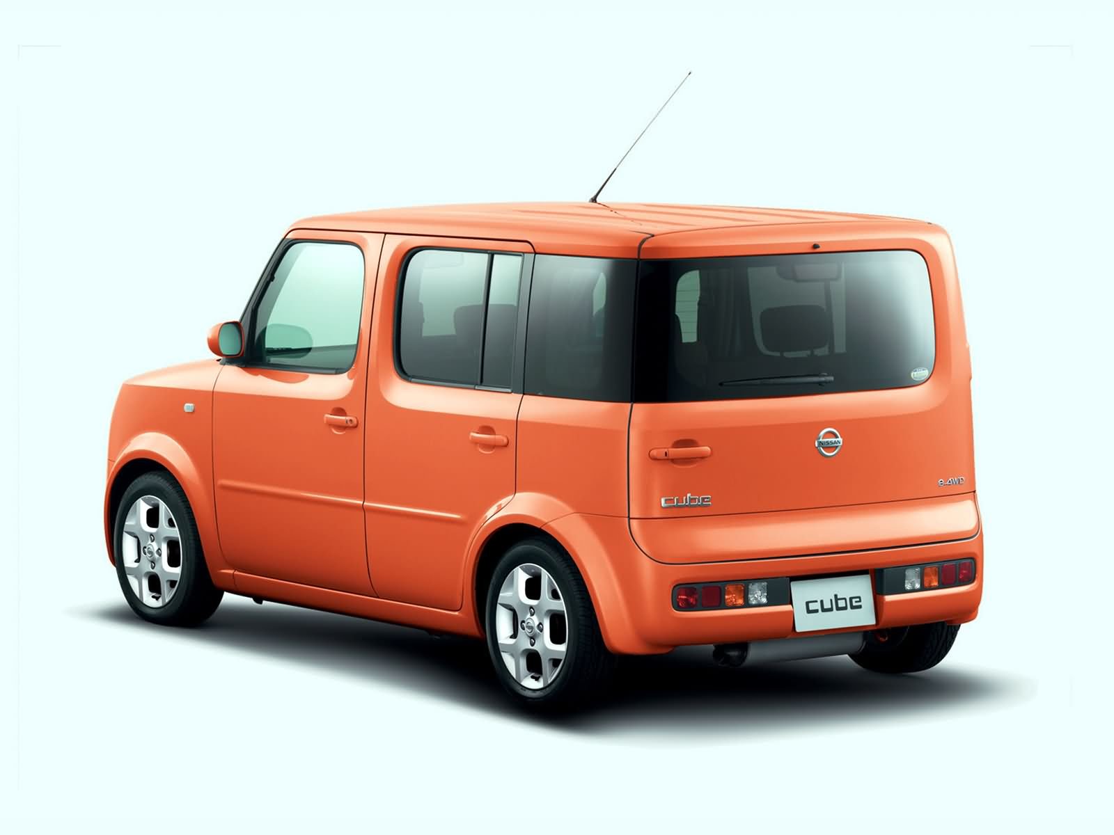 Машина кубик. Ниссан куб 2003. Ниссан кубик 2003. Nissan Cube 4. Nissan Cube кубик.