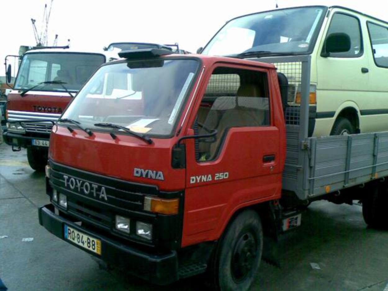 Купить дюна хабаровск. Toyota Dyna 250. Toyota Dyna 200. Toyota Dyna 6500. Toyota Dyna 1985.