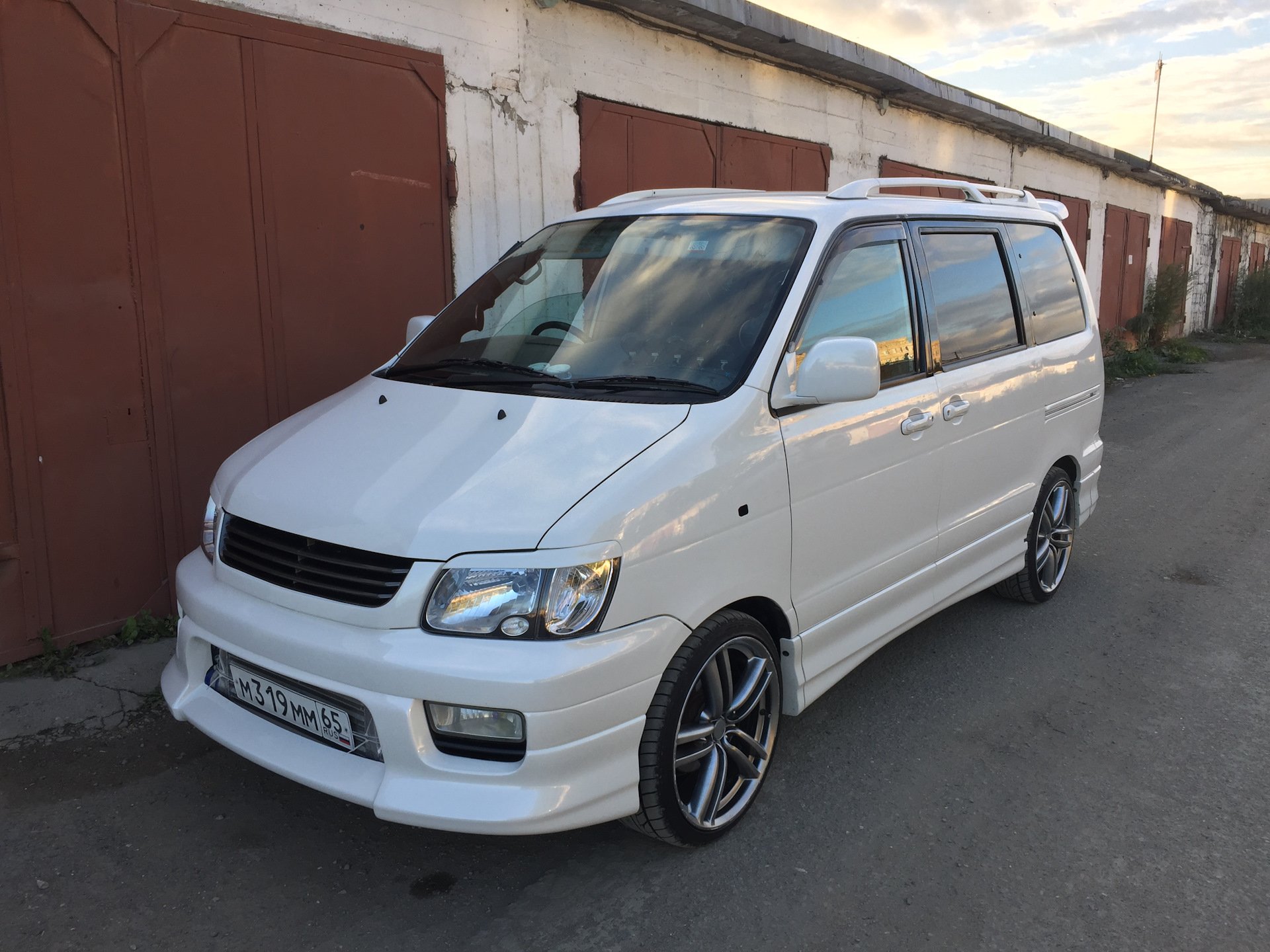 Toyota Town Ace Noah 2001