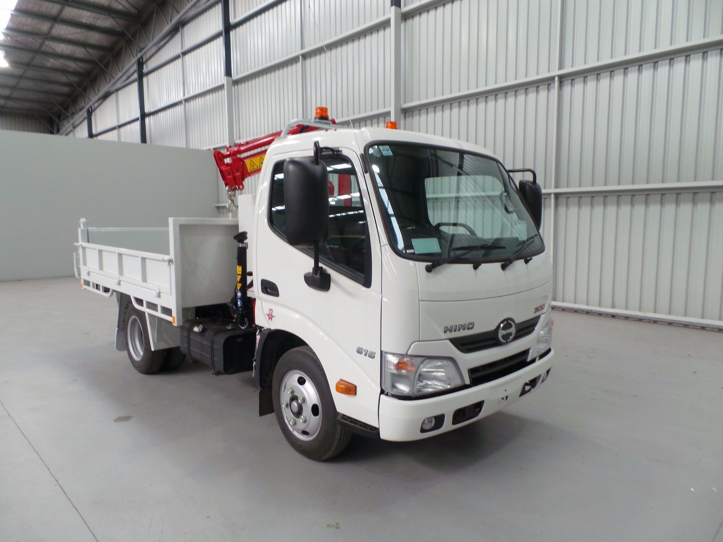 Hino 4. Тойота Хино 300. Hino 300 Dutro. Грузовик Хино 300. Хино 300 37630а.