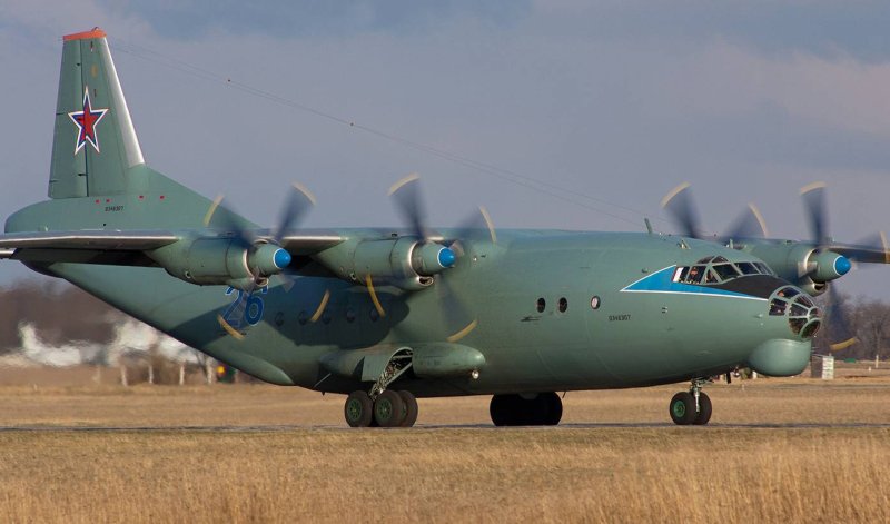 АН- 12 самолет Антонова