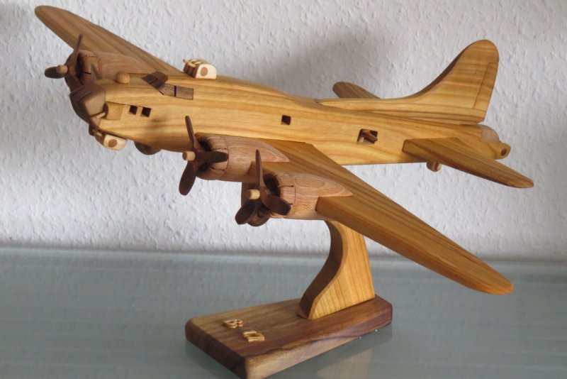 Деревянные модели самолетов