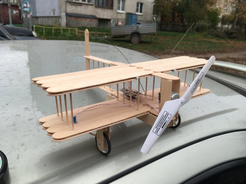 Деревянный самолет