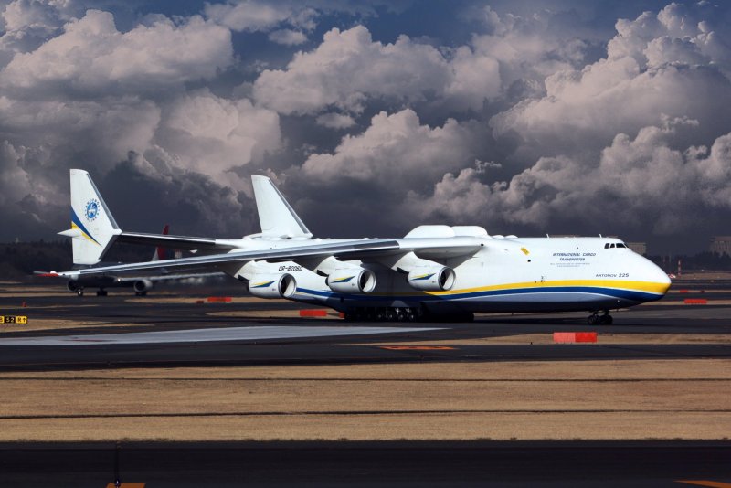 АН-225 Мрия корпус