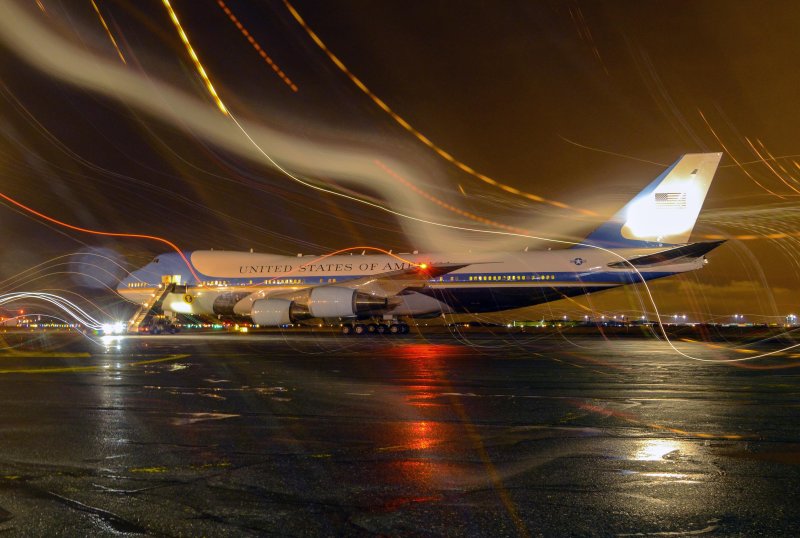 Боинг 747 ночью