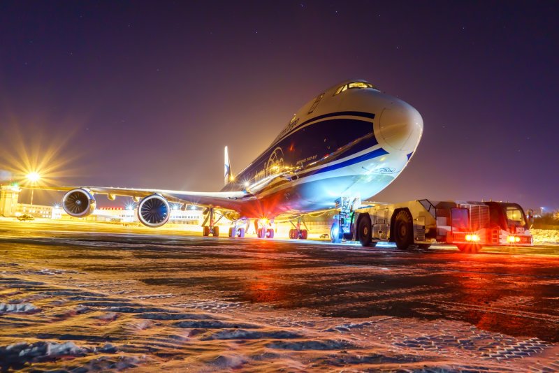 Боинг 747 в аэропорту