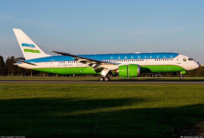 Самолет Uzbekistan Airways